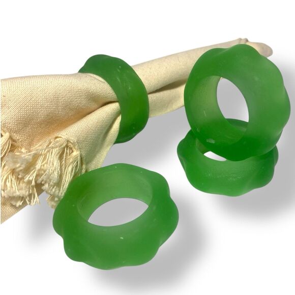 Set Of 4 Green Matte Frosted Glass Napkin Rings Flower Shape Vintage Collectible - Picture 1 of 8